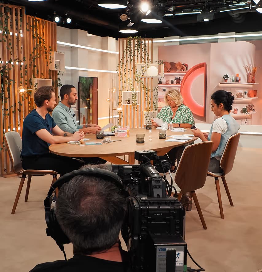 Plateau d'une émission quotidienne tournée chez Oopercast