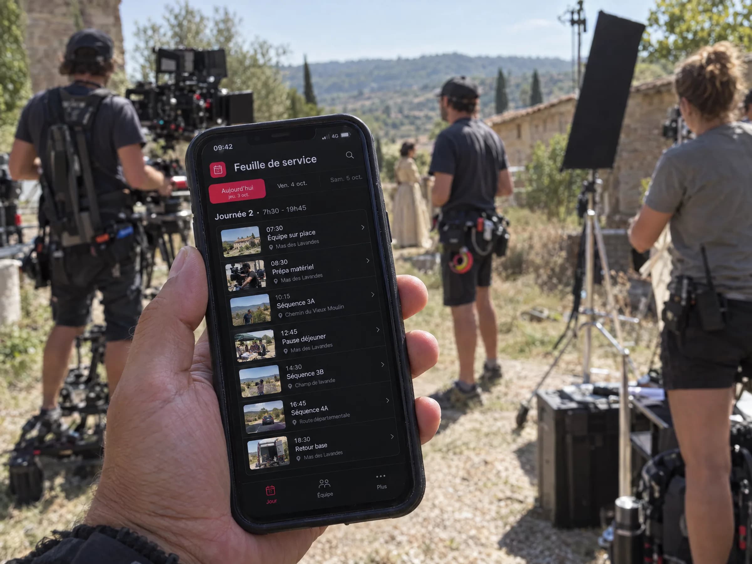 Feuille de service Production Runner sur smartphone, sur un tournage